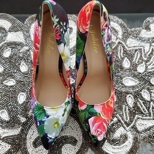 Floral print pumps
